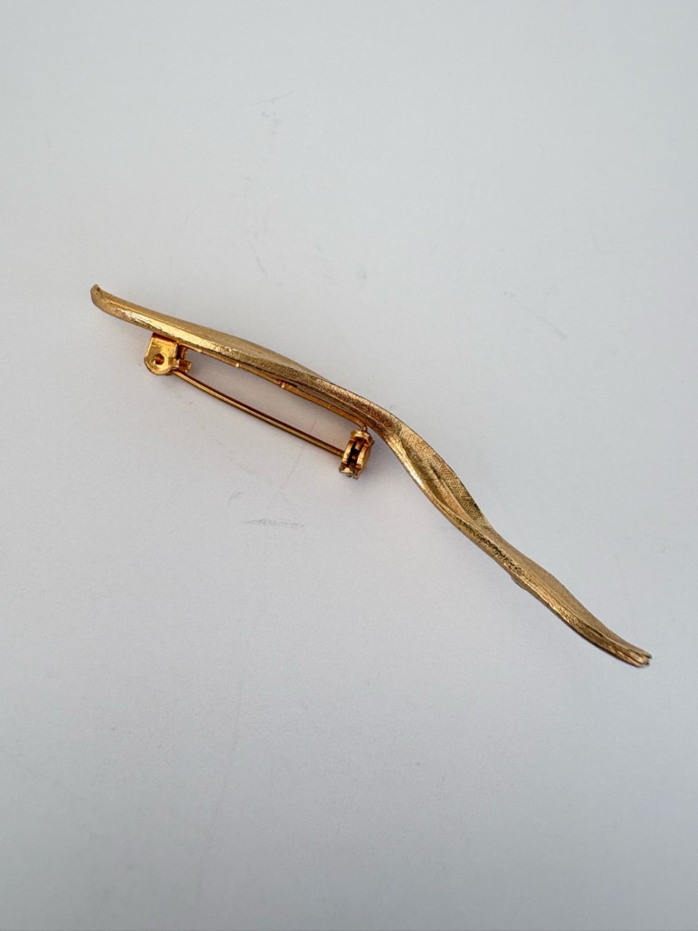 Gold Leaf Sculptural Brooch Textured Gold Tone Statement Pin - Picture 7 of 11